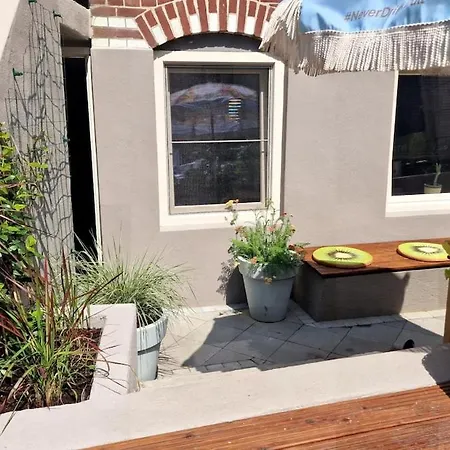 Souterrain Apartment *