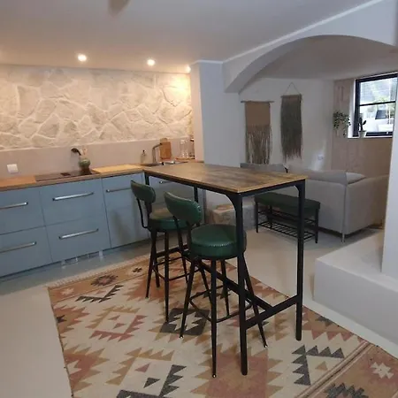 Apartment Souterrain *